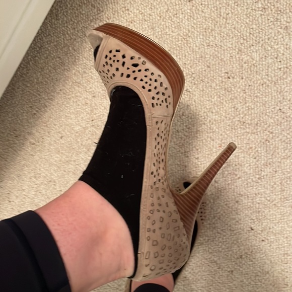 Enzo Angiolini Peep Toe Eyelet Pumps - Picture 8 of 10